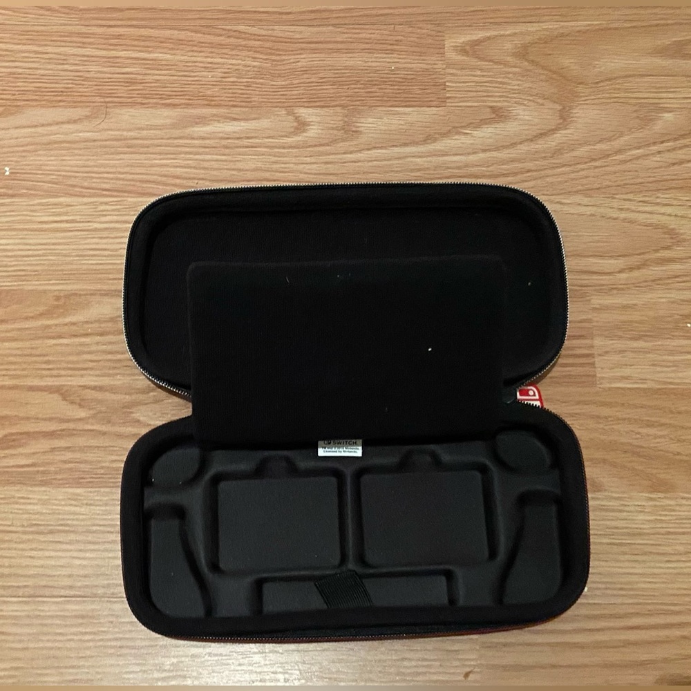 Game Traveler Case - Picture 4 of 7